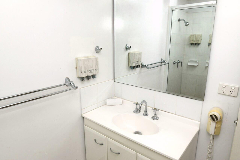 Bathroom 4, Summit Motel, City