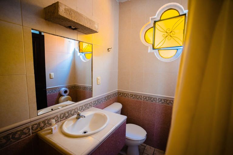 Bathroom 4, Plaza Morelia , Morelia