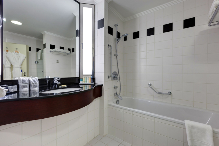 Bathroom 5, Radisson Blu Carlton Hotel, Bratislava, Bratislava