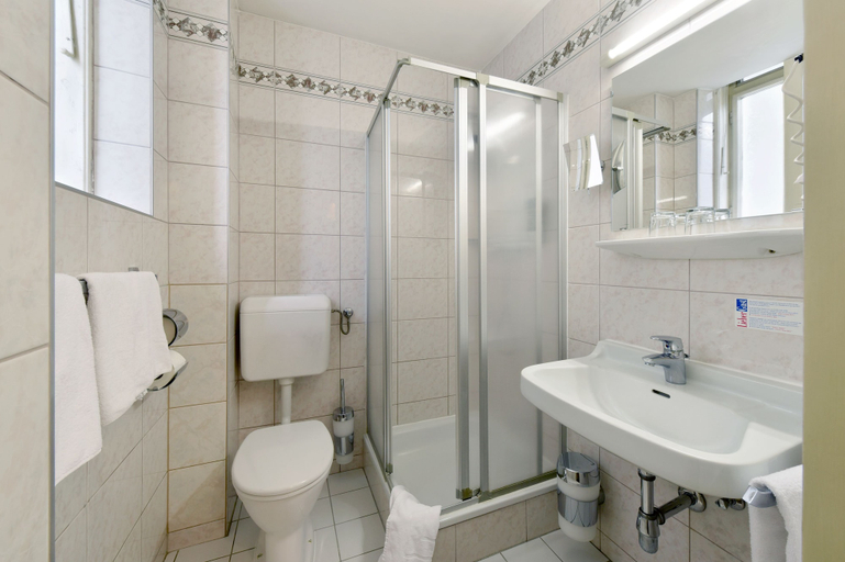 Bathroom 3, Hotel Pension Baronesse, Wien