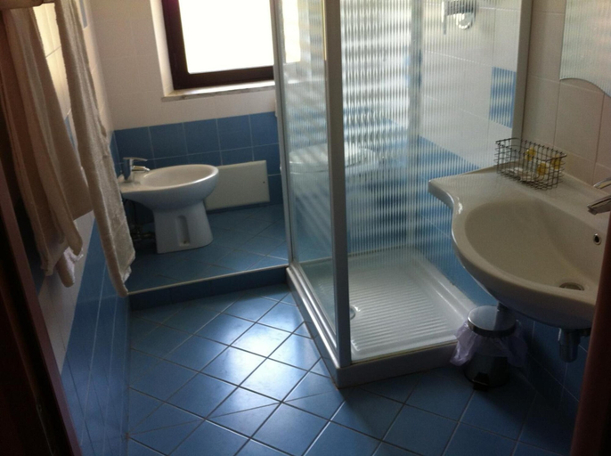 Bathroom 4, Hotel 106, Catanzaro