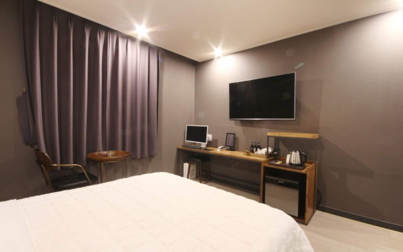 Bedroom 3, Brown-dot Changwon Myeongseo Convention, Changwon