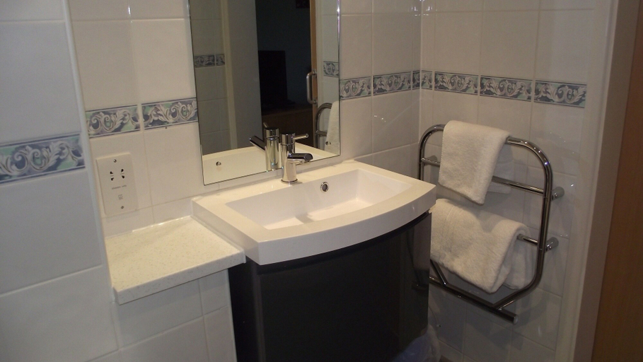 Bathroom 3, Sturdy's Castle Country Inn, Oxfordshire