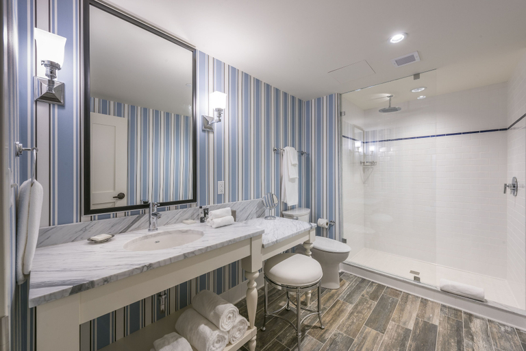Bathroom 4, Beauport Hotel Gloucester, Essex