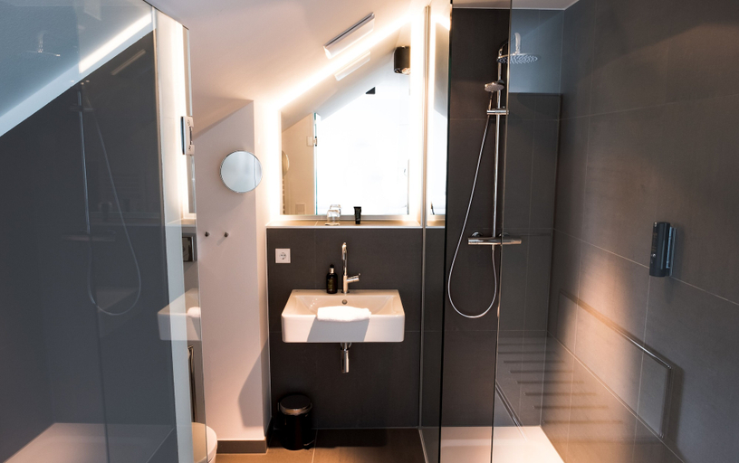 Bathroom 4, &REPEAT Köln Airport, Köln