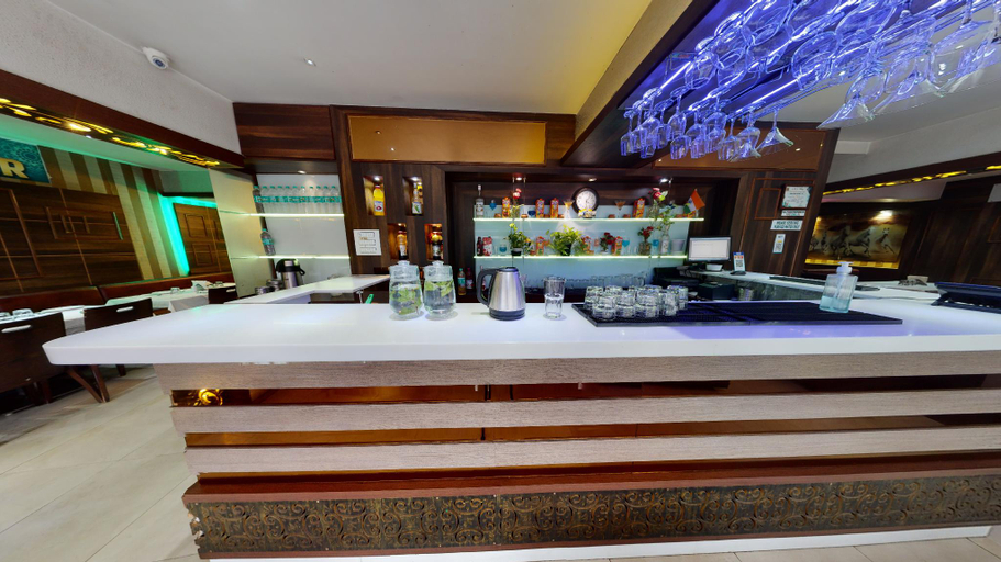 Others 3, Hotel Spencer, Thane
