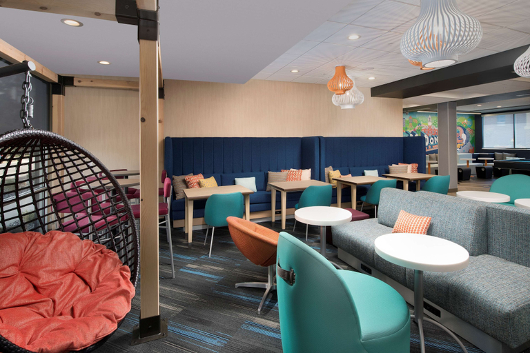 Food & Drinks 5, Tru by Hilton McDonough, Henry