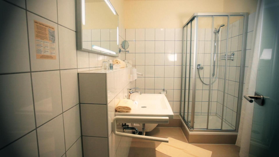 Bathroom 4, Hotel & Gaestehaus Will, Region Hannover