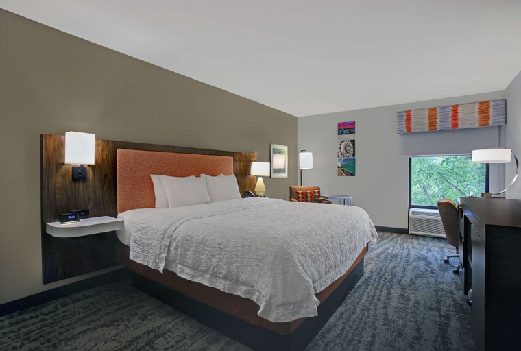Bedroom 3, Hampton Inn Salisbury, Rowan