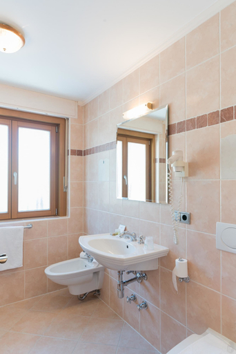 Bathroom 3, Hotel Solaia, Bolzano