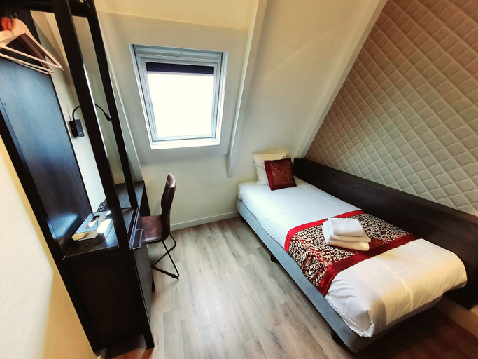 Bedroom 4, Hotel Washington, Amsterdam