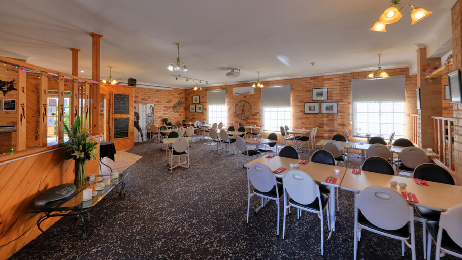 Food & Drinks 5, North Parkes Motel, Parkes