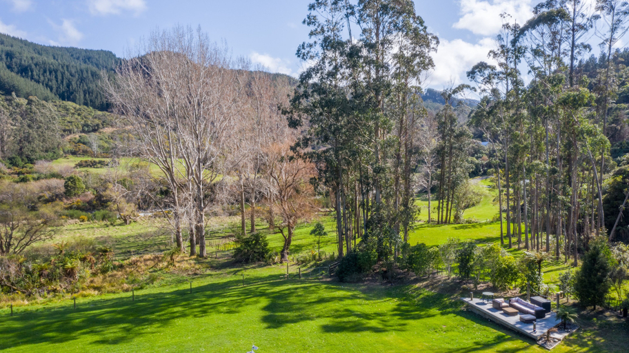 Others 3, Jewel of Akatarawa, Upper Hutt
