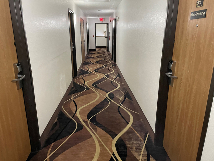 Others 5, Super 8 by Wyndham Altoona, Blair