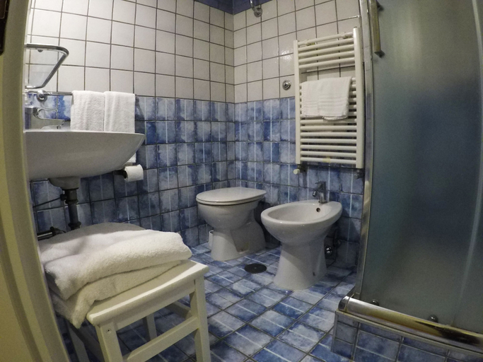 Bathroom 5, Bonapace Porta Nolana B&B, Napoli
