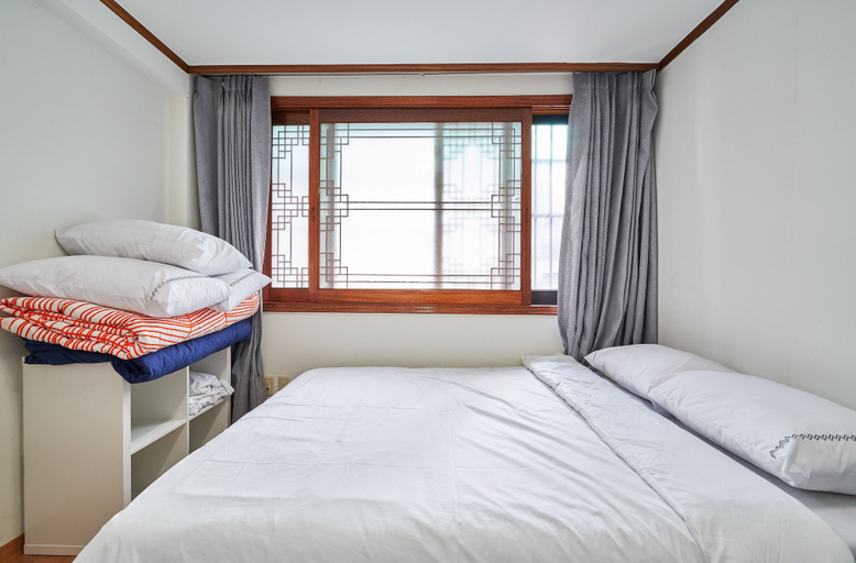 Bedroom 3, Myeongdong Galleria, Jung