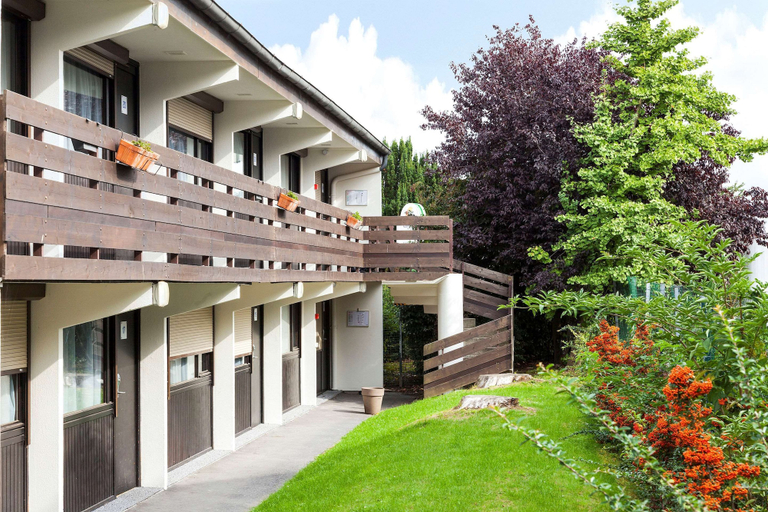Exterior & Views
