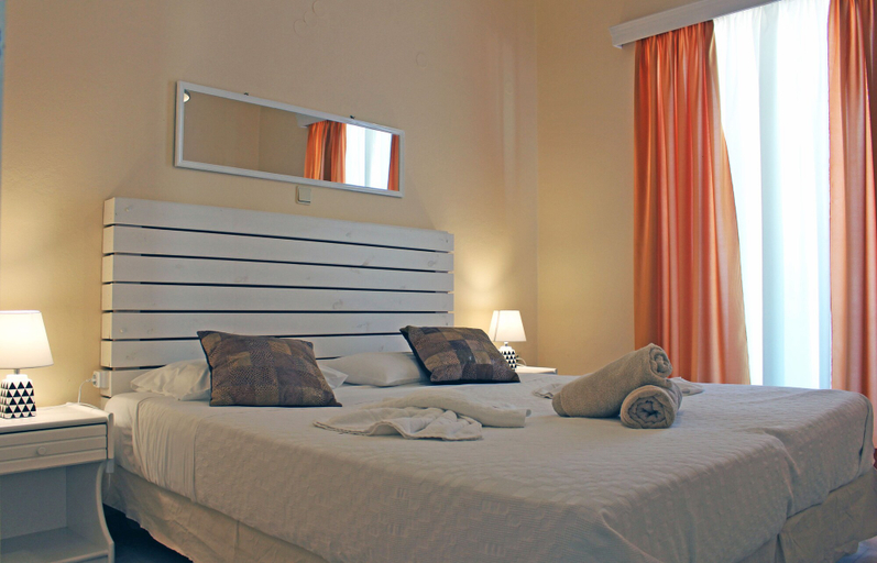 Bedroom 3, Castello Bianco Aparthotel, Crete