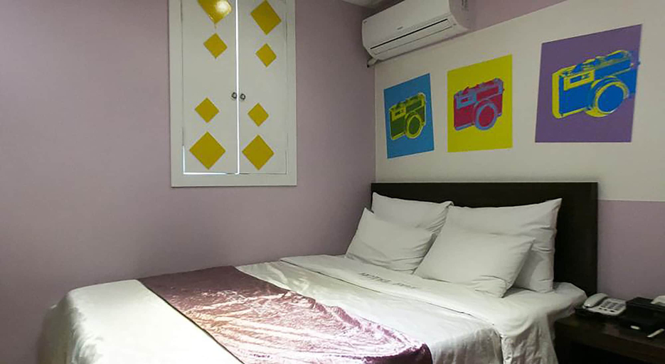 Bedroom 3, Fox Motel, Nam