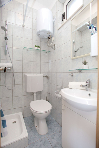 Bathroom 4, Apartments Viki, Trogir