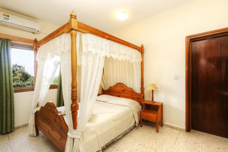 Bedroom 2, Follow The Sun