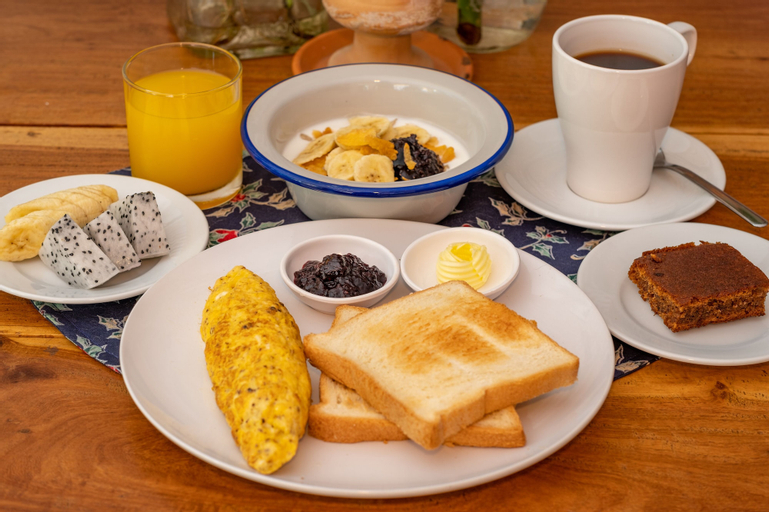 Food & Drinks 5, Home16 Hostel 16, Khlong Toey