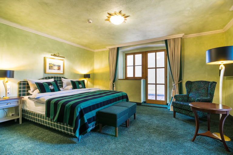 Bedroom 3, Schlosshotel Weyberhöfe, Aschaffenburg