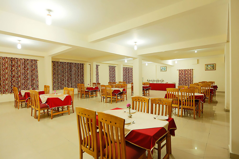 Food & Drinks, New Ambika International, Kullu
