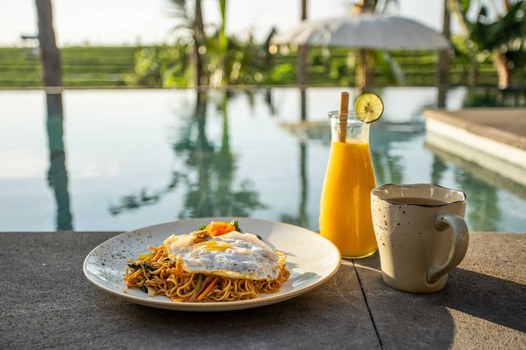 Food & Drinks 5, Breathtaking Private Villa, 6 BR, Canggu With Staff, Badung