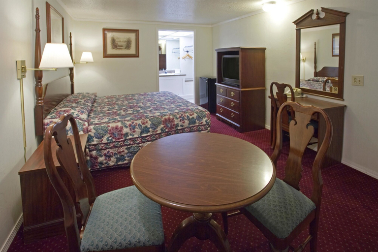 Bedroom 2, Americas Best Value Inn Lansing, Ingham