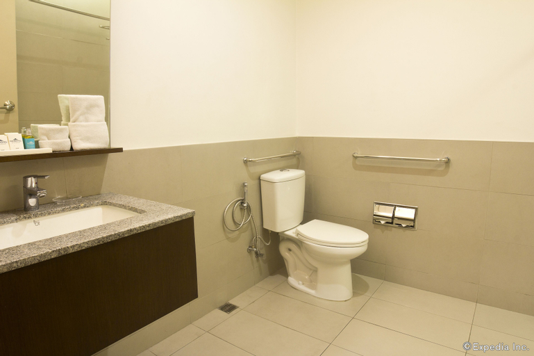 Bedroom 4, Microtel by Wyndham Acropolis, Quezon City