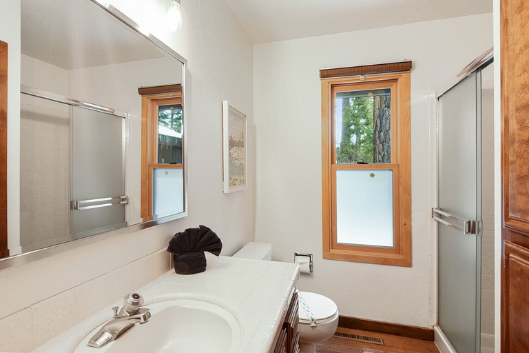 Bathroom 4, Woodland Getaway, Placer
