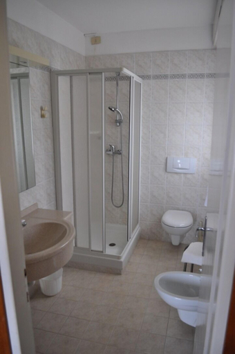 Bathroom 4, Hotel Premeno, Verbano-Cusio-Ossola