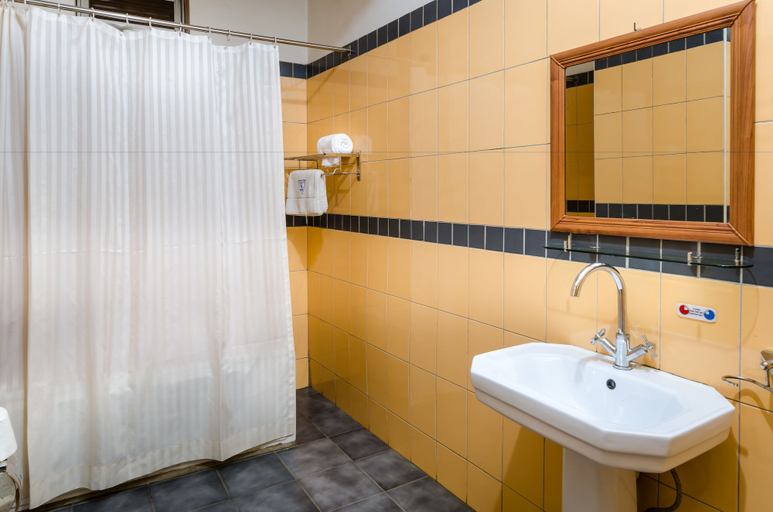 Bathroom 4, Hotel Triangle, Kampala