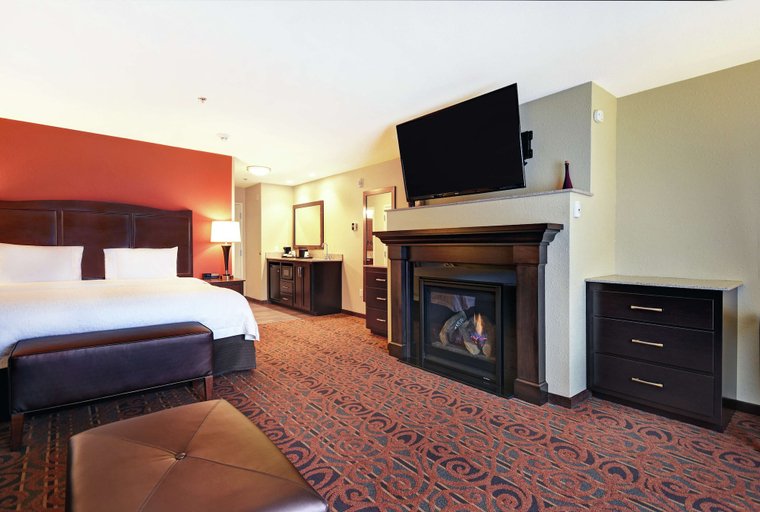 Bedroom 4, Hampton Inn & Suites Milwaukee/Franklin, Milwaukee
