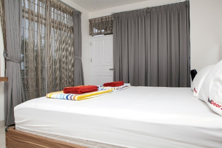 Bedroom 3, RedDoorz Plus near Sukajadi 2, Bandung