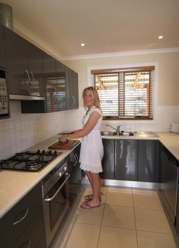 Others 5, Moore Park Apartments, Armidale Dumaresq Bal
