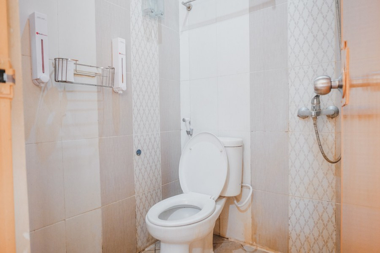 Bathroom, Koolkost Syariah near Plaza Ambarukmo (Minimum Stay 30 Nights), Sleman