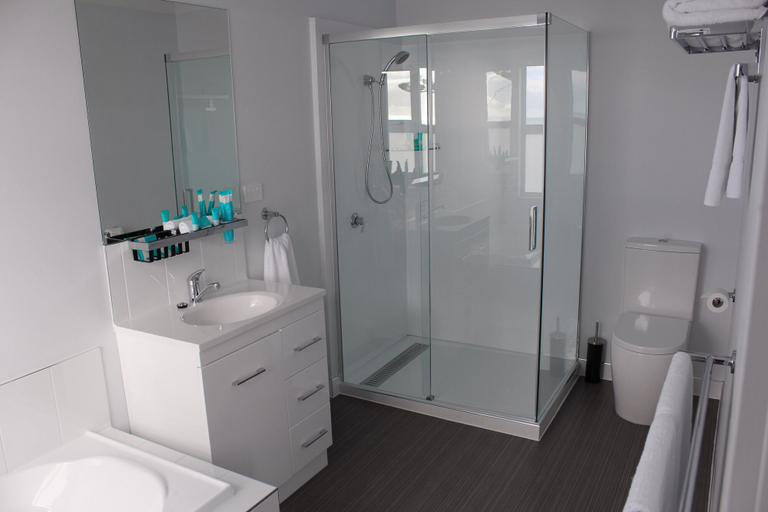 Bathroom 3, Beach Hotel, Burnie - Pt A