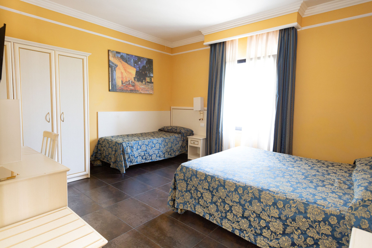 Bedroom 2, Cervara Park Hotel, Rome