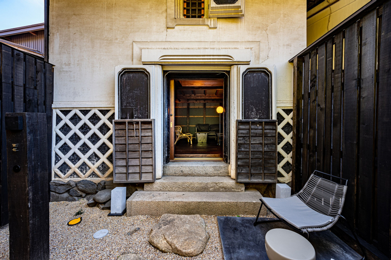 Exterior & Views 8