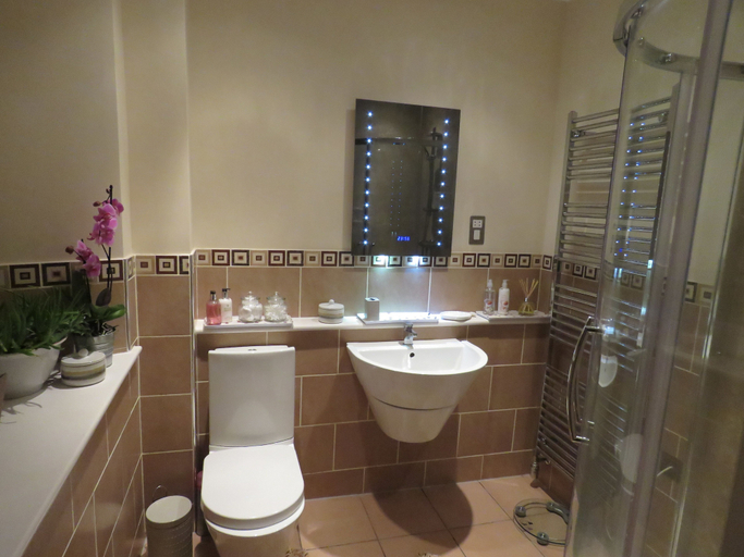 Bathroom, Harleyburn Cottages, Scottish Borders