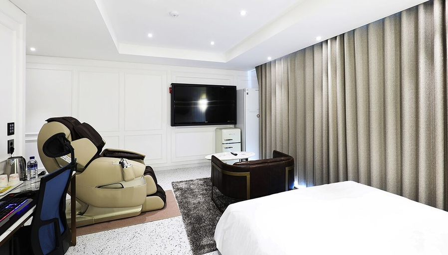 Bedroom 3, Alma Business Hotel, Ansoeng