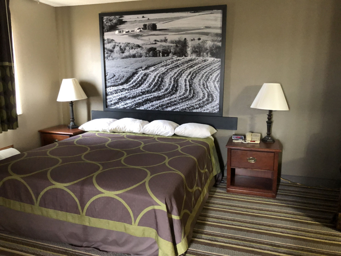 Bedroom 3, Circle S Motel, Jones