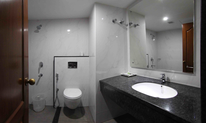 Bathroom 4, Bhasuri Inn Guruvayoor, Thrissur