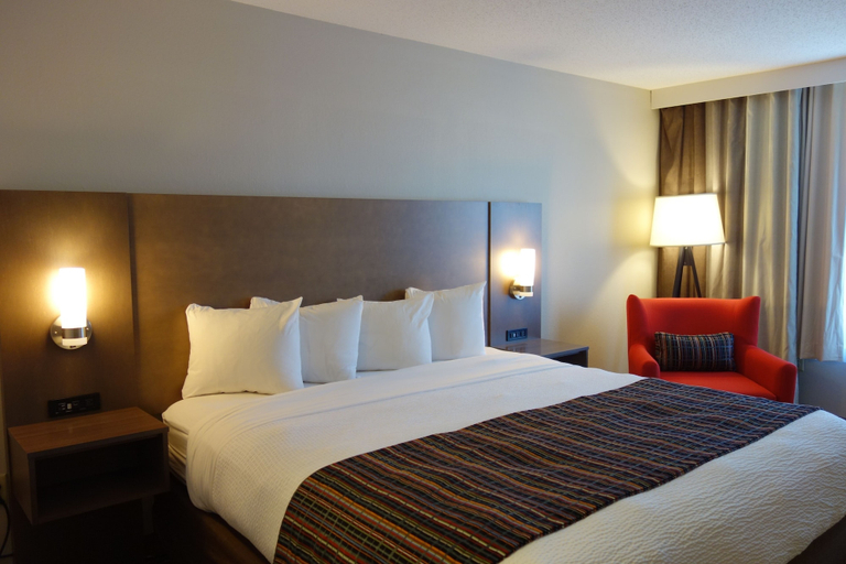 Bedroom 3, Country Inn & Suites by Radisson, Decorah, IA, Winneshiek