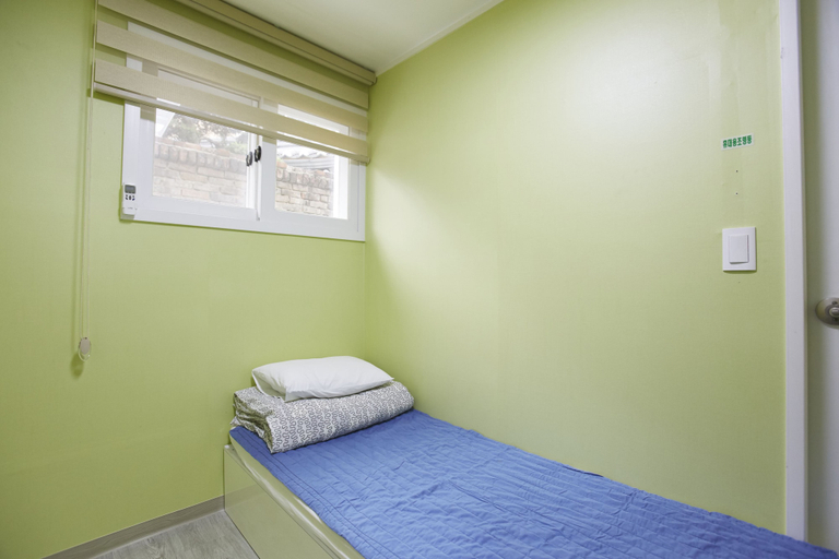 Bedroom 5, Hans House, Jongno