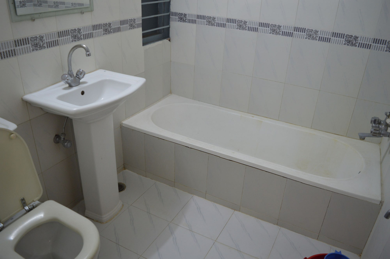 Bathroom 5, Hotel Regal Palace, Cox's Bazar