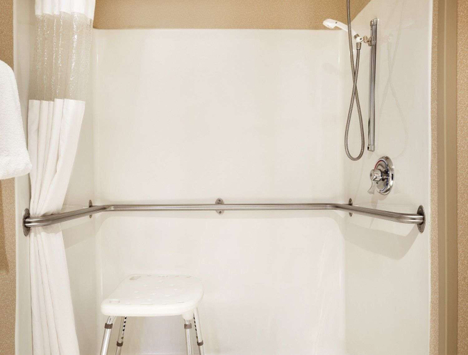 Bathroom 4, Baymont by Wyndham Sioux Falls, Minnehaha