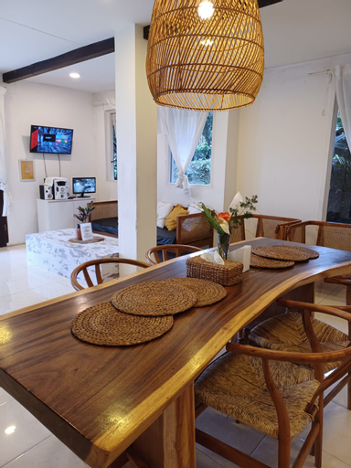 Dining Room 4, Villa Dewi Rosenheim_T Safari Cisarua, Bogor